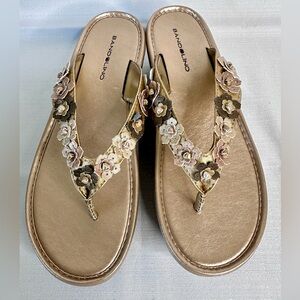 Bandolino Women's Floral Embellished Sandals - Gold Size 7.5 Brand New